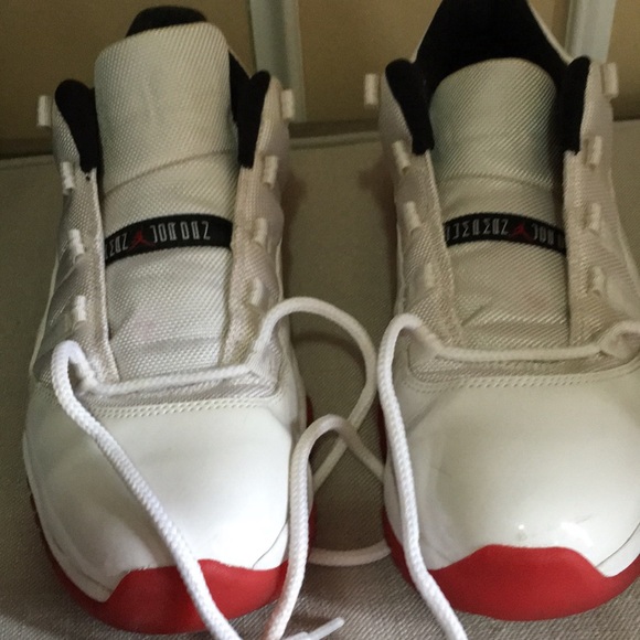 Men's Jordan XI - Picture 2 of 7